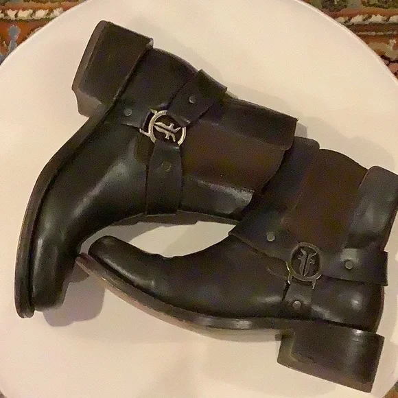 Frye Brown Square Toe Buckle Harness Moto Boots Vintage Look Size 9.5 - Picture 2 of 7